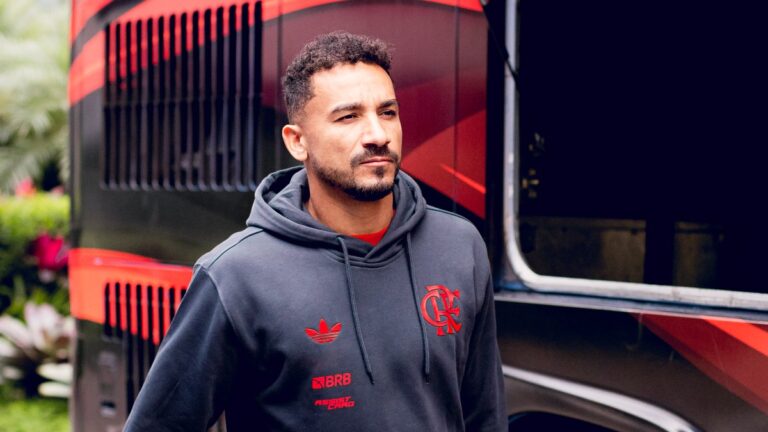 Jorginho Critica Estilo de Jogo de Danilo no Flamengo e Alerta para Falta de Cruzamentos