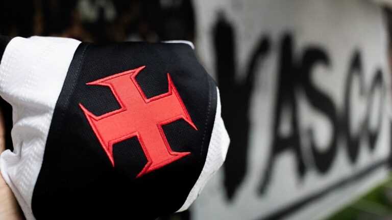 Vasco Anuncia Escalação para Confronto Decisivo contra o Flamengo no Brasileirão