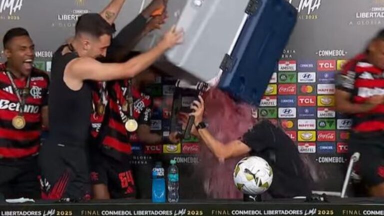 Jogadores do Flamengo Surpreendem Técnico Filipe Luís em Coletiva e Deixam Jornalistas Boquiabertos