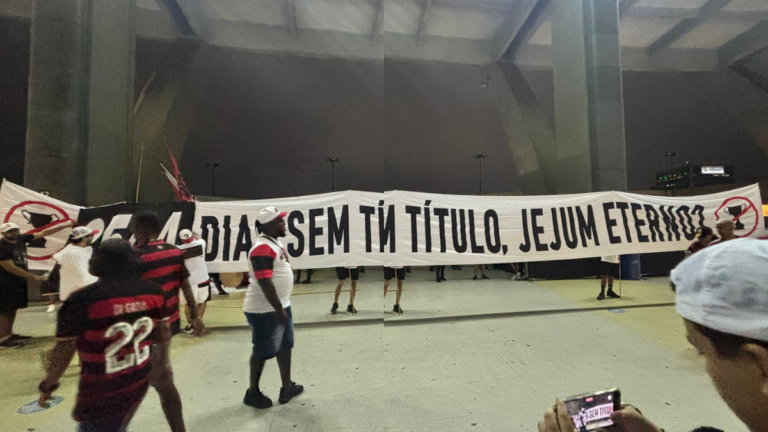 Provocação Rubro-Negra: Flamengo Exibe Faixa sobre Jejum de Títulos do Vasco no Maracanã