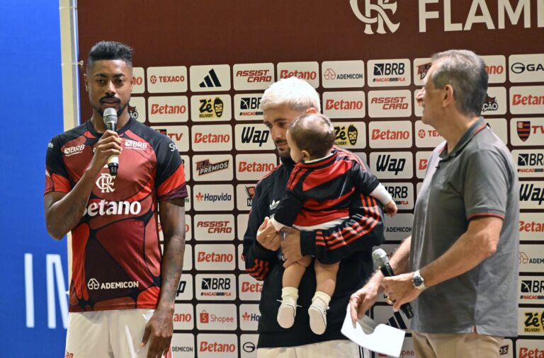 Bap anuncia bustos de Arrascaeta e Bruno Henrique no Flamengo