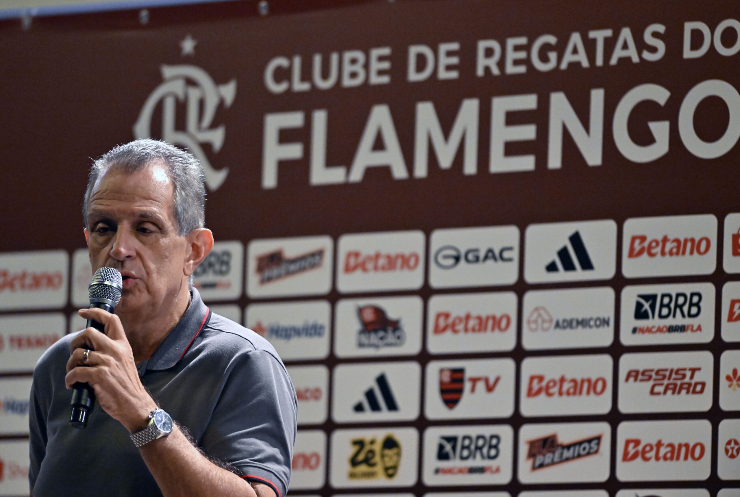 Bap nega calote no Flamengo e aponta problema com agente