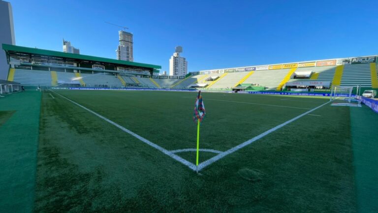 Chapecoense x Flamengo hoje: onde assistir, horário e escalações