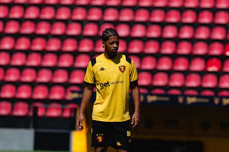 Flamengo e Cruzeiro travam disputa por Zé Lucas, joia do Sport