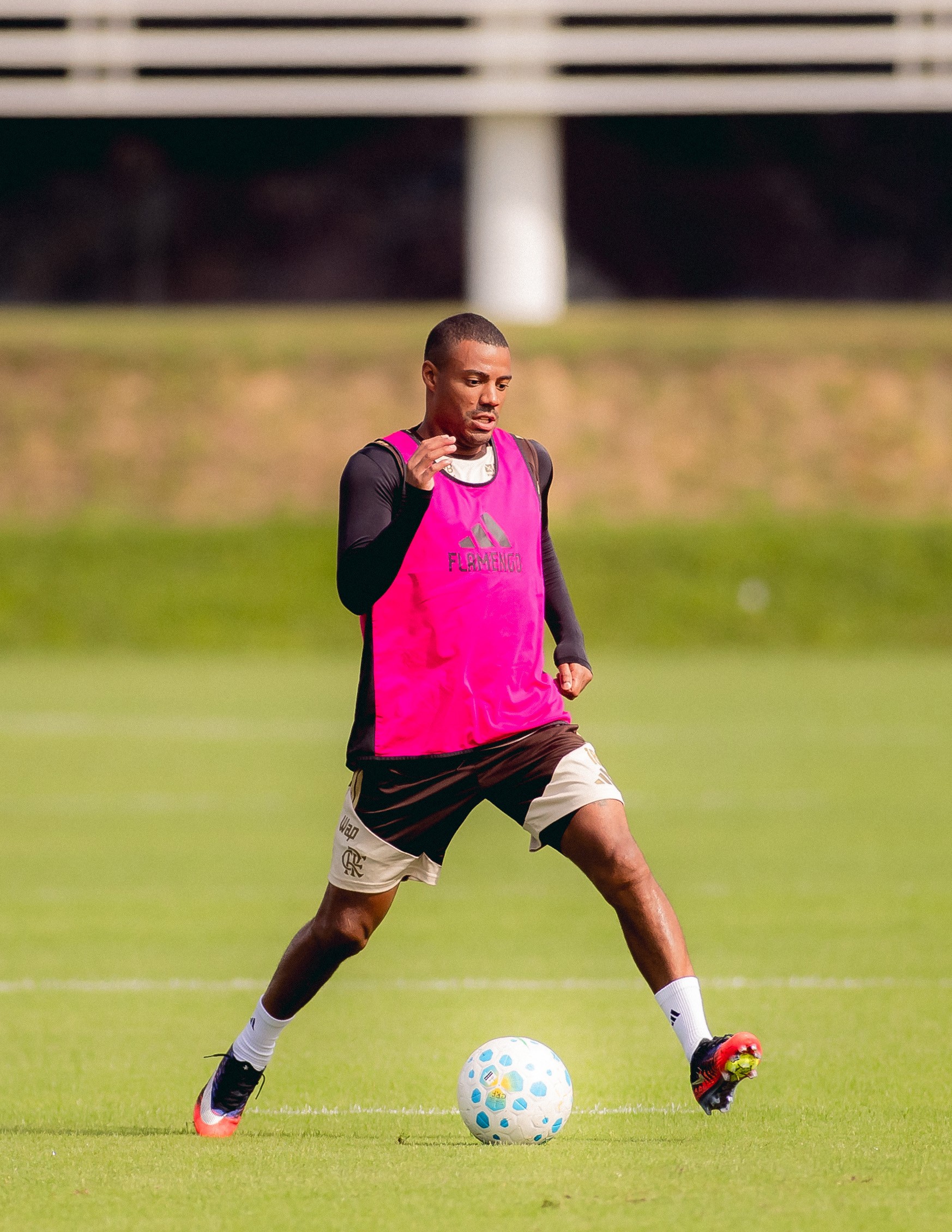 Peñarol sinaliza interesse em Nicolás De la Cruz, do Flamengo, por empréstimo