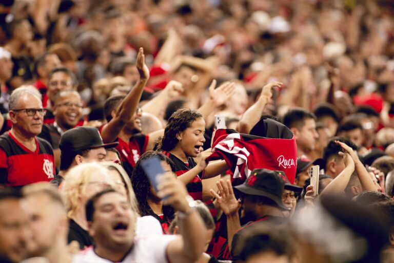 Flamengo mantém a maior torcida do Brasil, aponta Datafolha