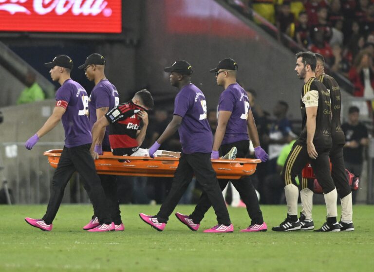 Flamengo vence Bragantino, mas perde Ayrton Lucas e Plata por lesão no Maracanã