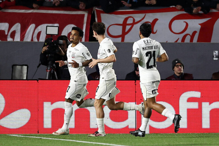 Flamengo vence o Corinthians no Maracanã e expõe a força rubro-negra antes da reta decisiva