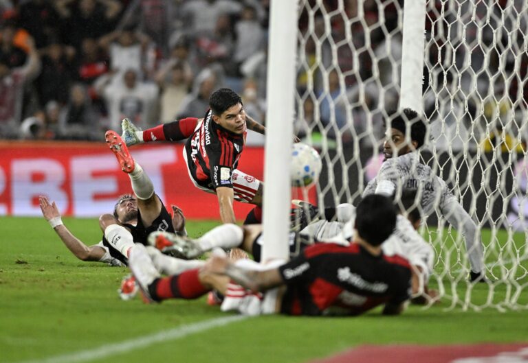 Flamengo dispara nas chances de título e Grêmio e Inter entram em alerta na Série A