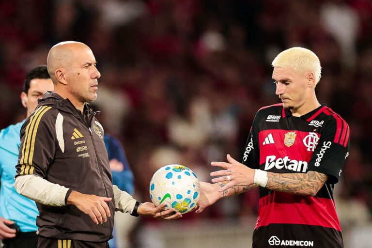 Flamengo dita o ritmo cedo e mantém sequência perfeita quando abre o placar antes dos 15 minutos