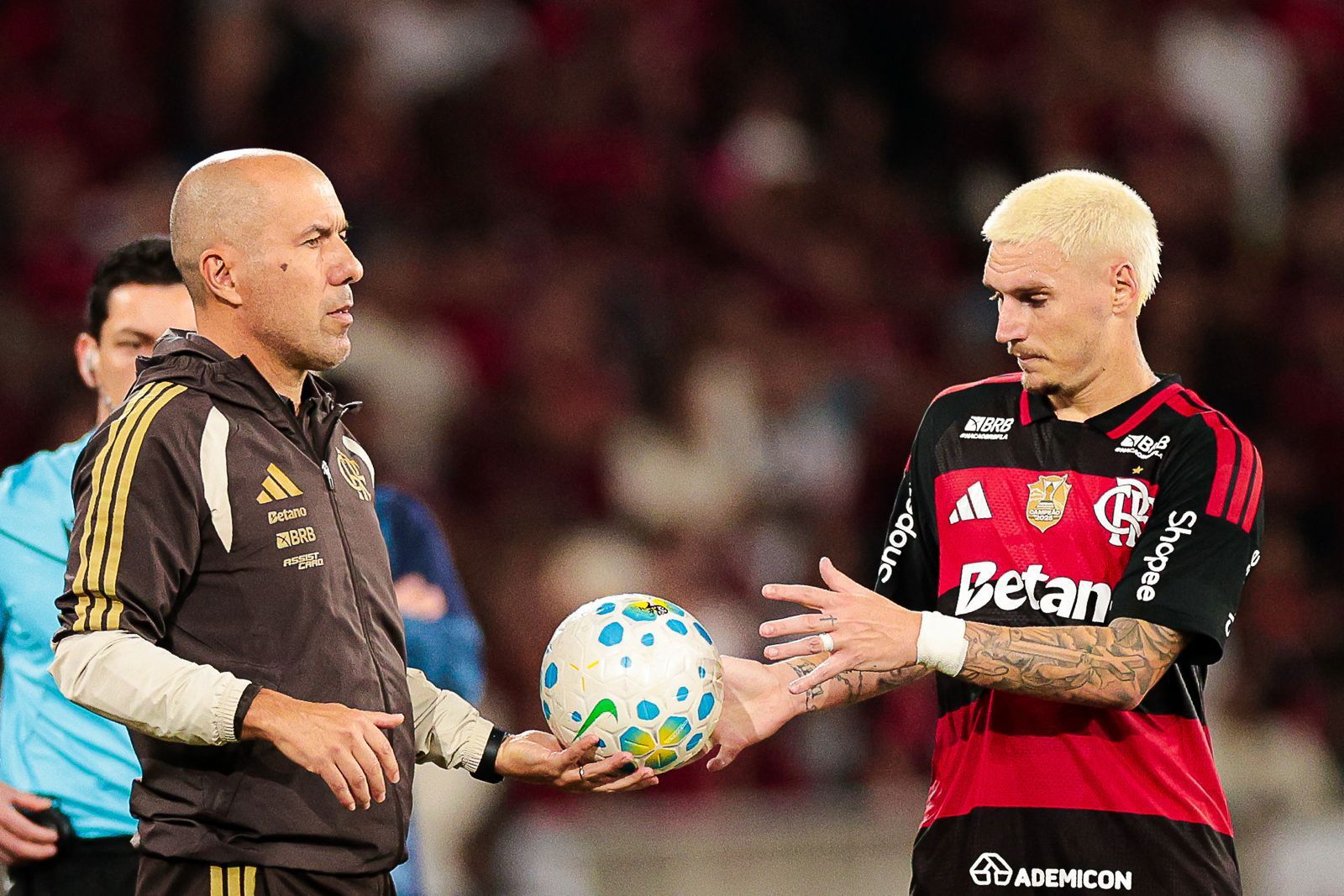 Flamengo dita o ritmo cedo e mantém sequência perfeita quando abre o placar antes dos 15 minutos