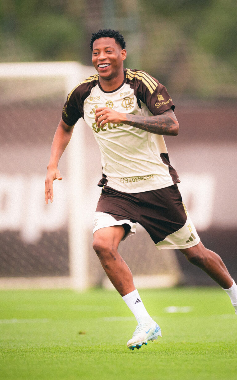 Flamengo vê avanço de Plata e Ayrton Lucas, mas retorno ainda segue sem prazo