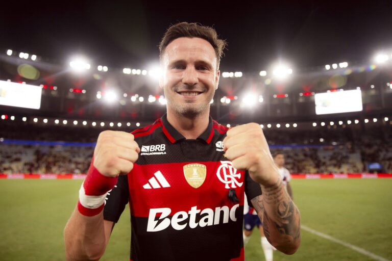 Saúl volta ao time titular do Flamengo, mostra incômodo com pouco espaço e ganha força para a reta final