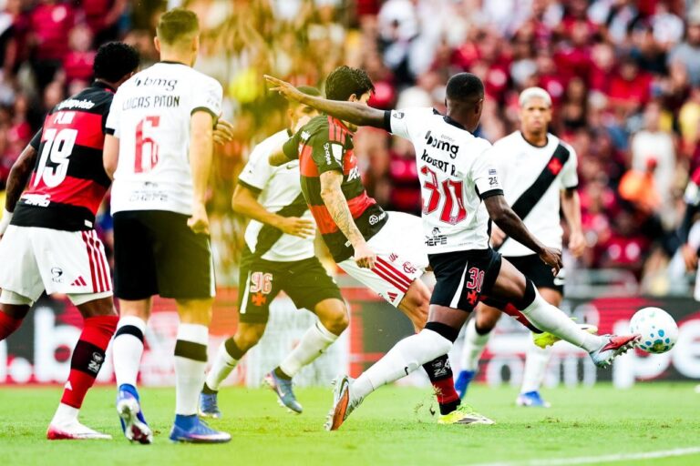 Vasco avalia mandar clássico contra o Flamengo fora do Maracanã