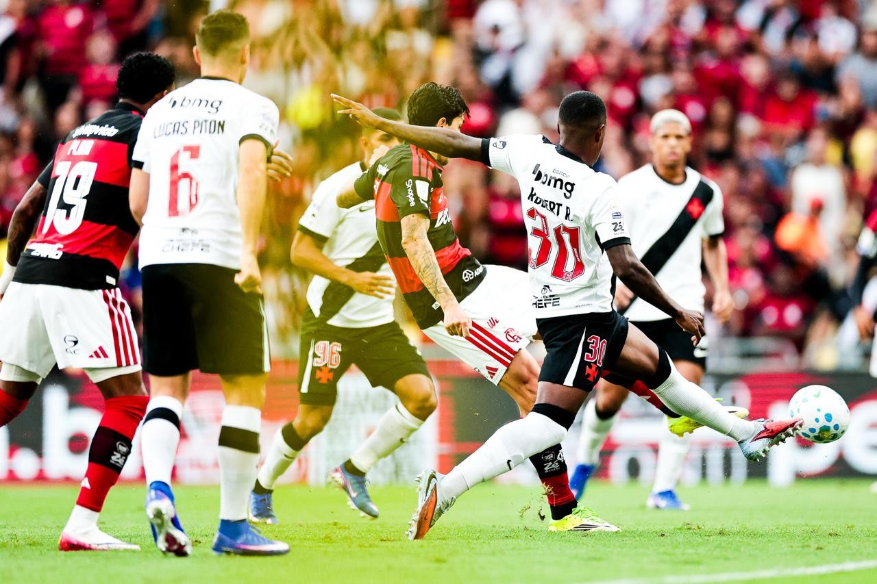 Vasco avalia mandar clássico contra o Flamengo fora do Maracanã