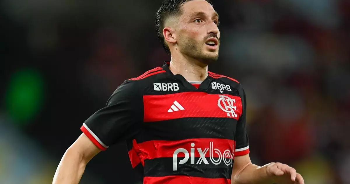 Viña chega ao Cruzeiro e relata atraso em acordo envolvendo Flamengo e River Plate