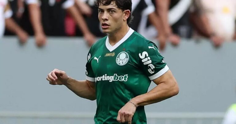 Giay celebra melhor fase após vitória do Palmeiras e disputa pelo título segue aberta