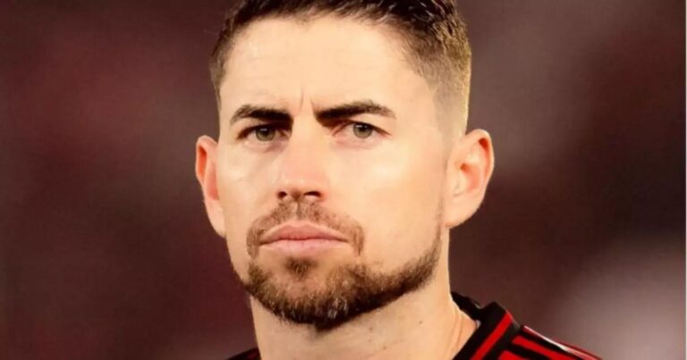Exame antidoping pode render até 2 anos de suspensão a Jorginho, do Flamengo