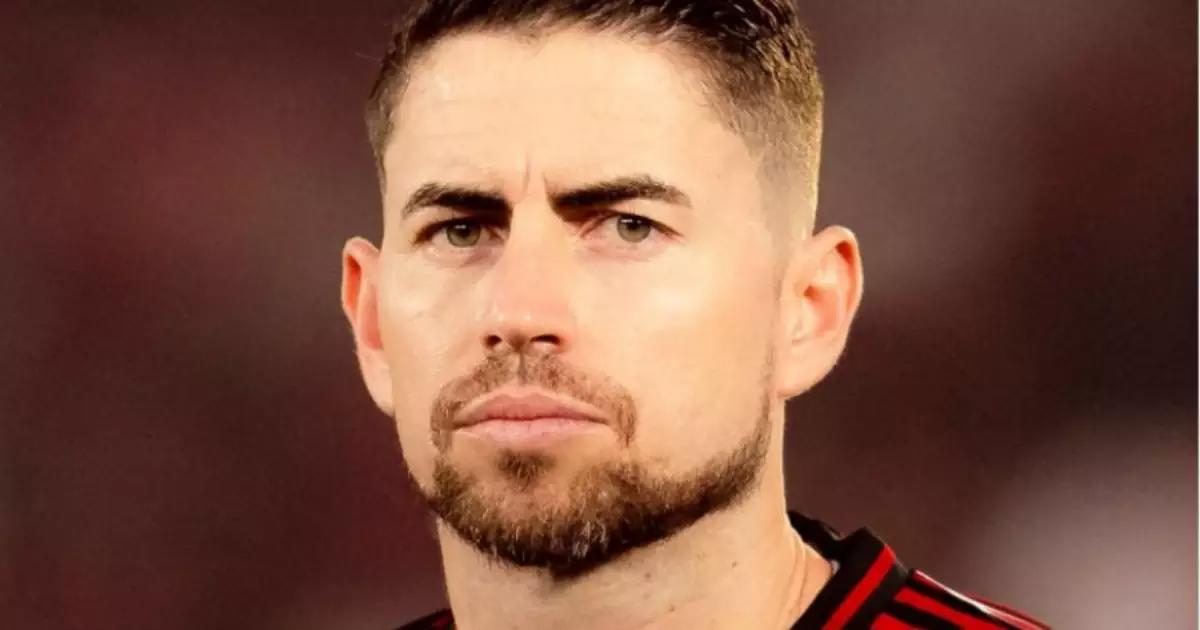 Exame antidoping pode render até 2 anos de suspensão a Jorginho, do Flamengo