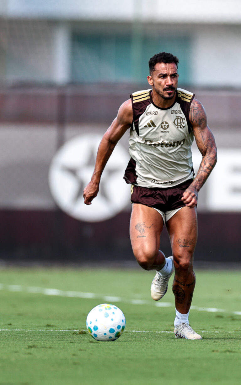 Flamengo acerta renovação de Danilo até 2027