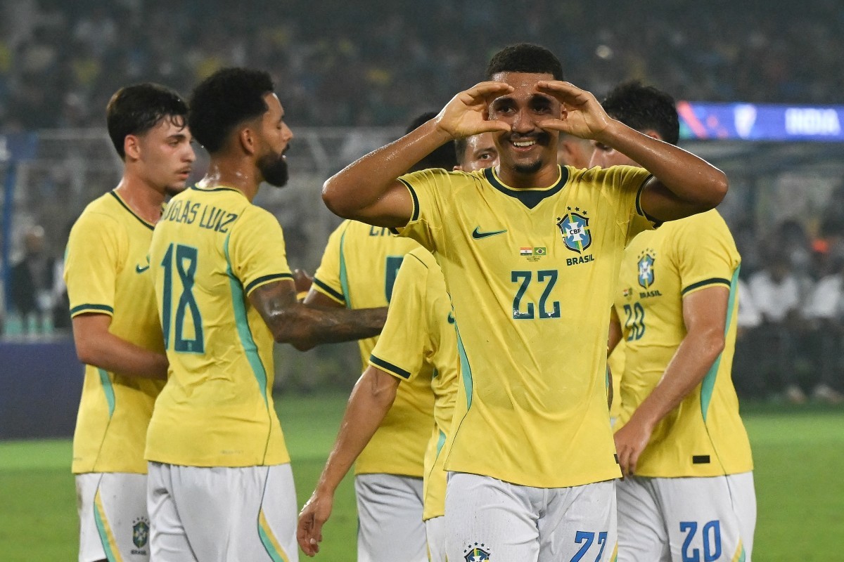 Lino se oferece para virar meia no Flamengo e amplia disputa por vaga de Arrascaeta