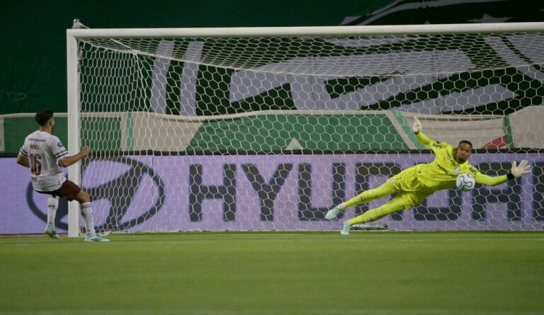 Palmeiras abre vantagem e vira o 1º a passar de R$ 100 milhões em premiações; Flamengo fica em 2º