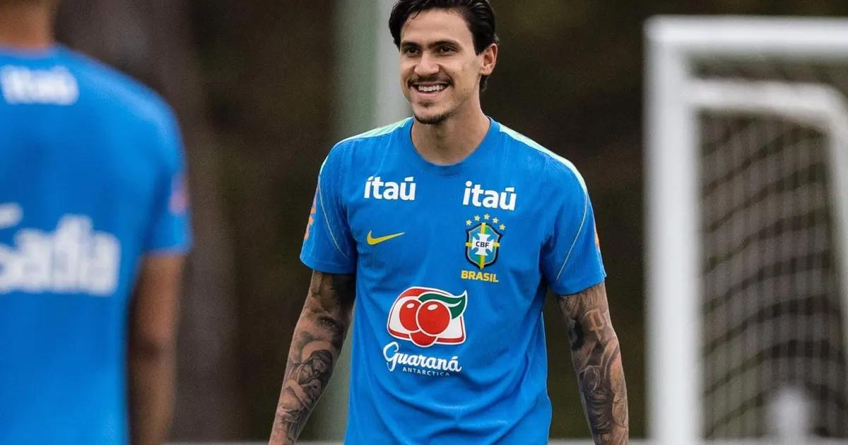 Pedro ganha espaço e pode virar opção de centroavante de Ancelotti
