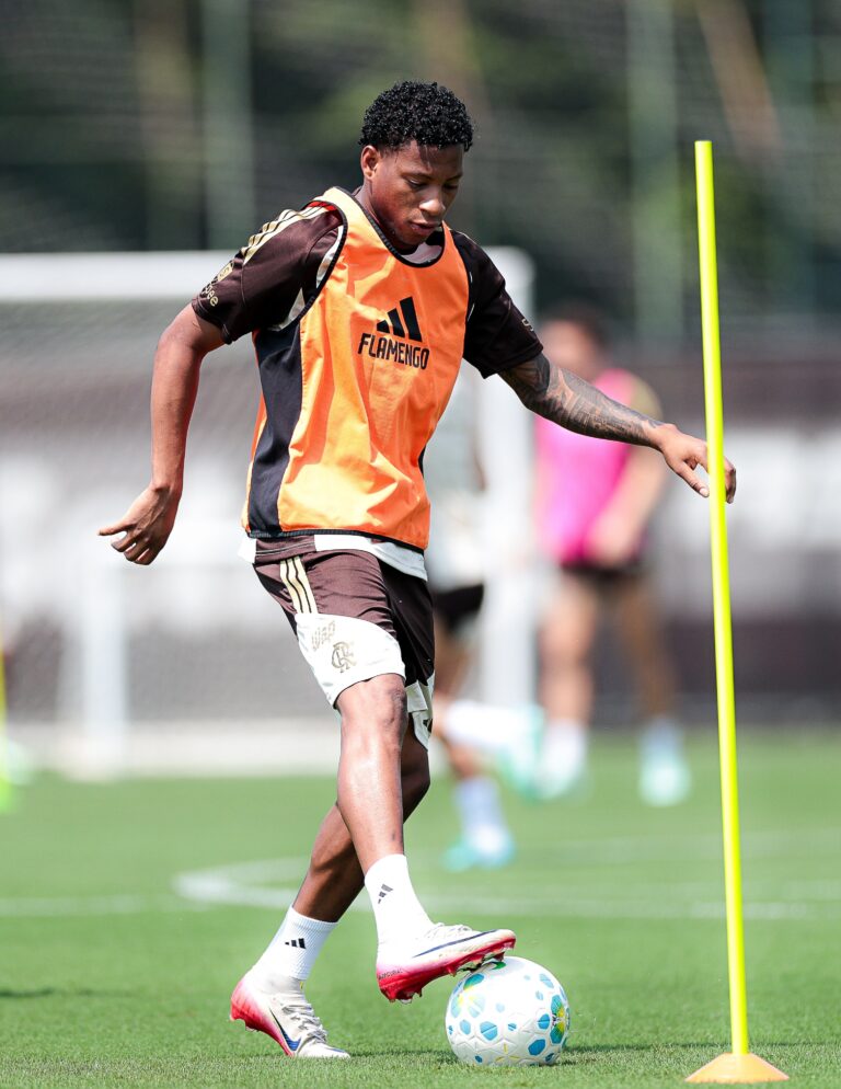 Plata reaparece no treino e acende alerta positivo no Flamengo antes da volta ao Brasileirão