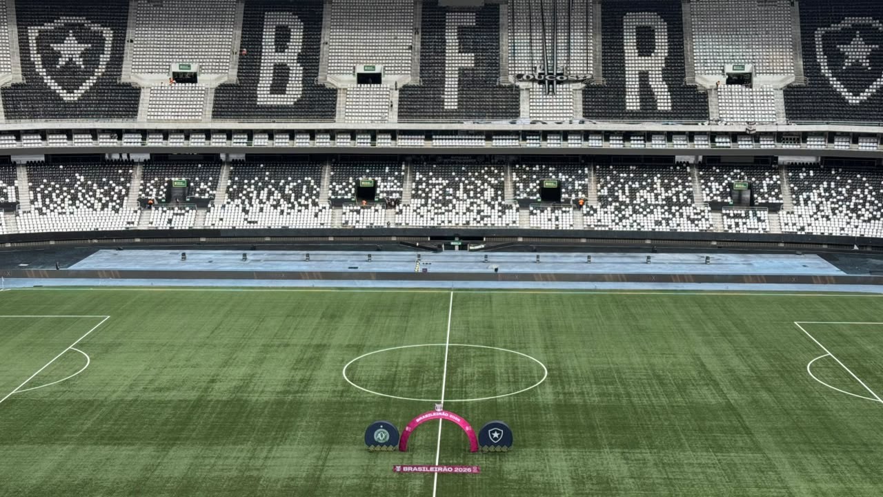 Vasco define o Nilton Santos para o clássico e critica o gramado do Maracanã
