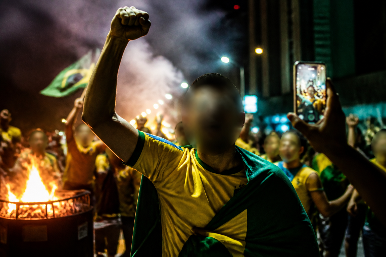 Vídeo antigo que circula de novo mostra homens armados celebrando título do Flamengo, não vitória eleitoral