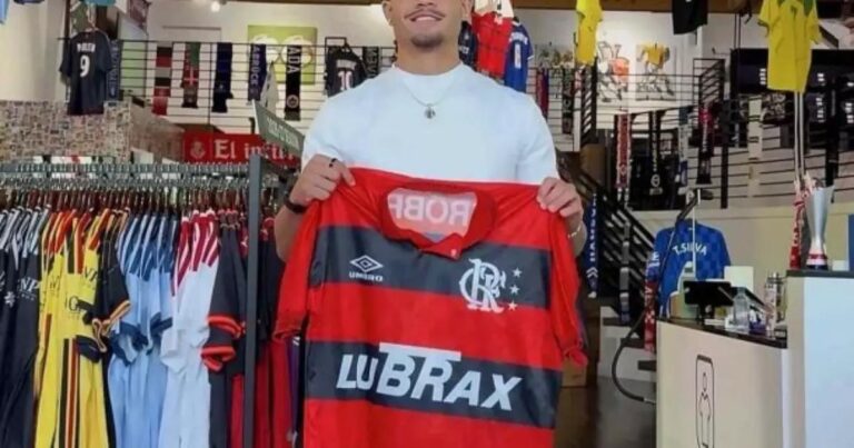 Camisa histórica do Flamengo vai parar com astro do Tottenham e viraliza nas redes